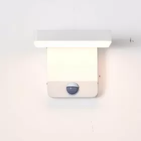 8476