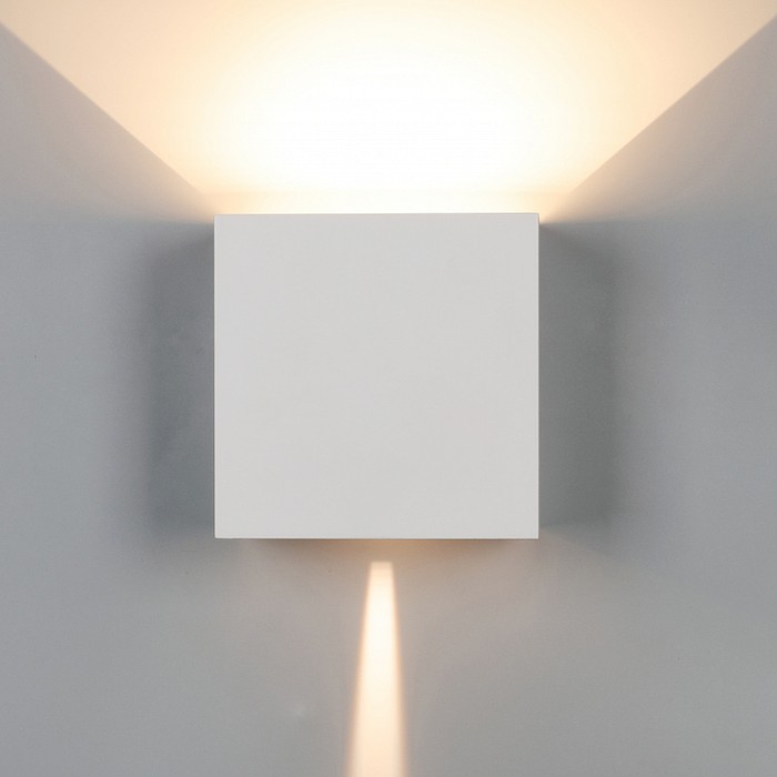 7652