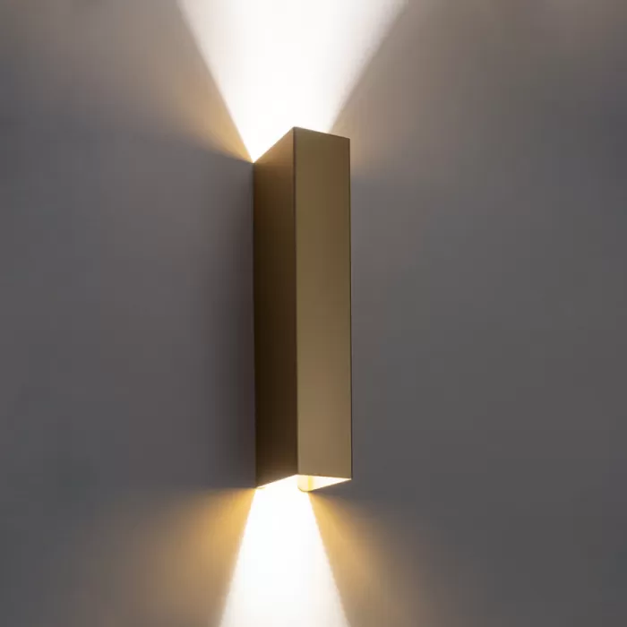 10457